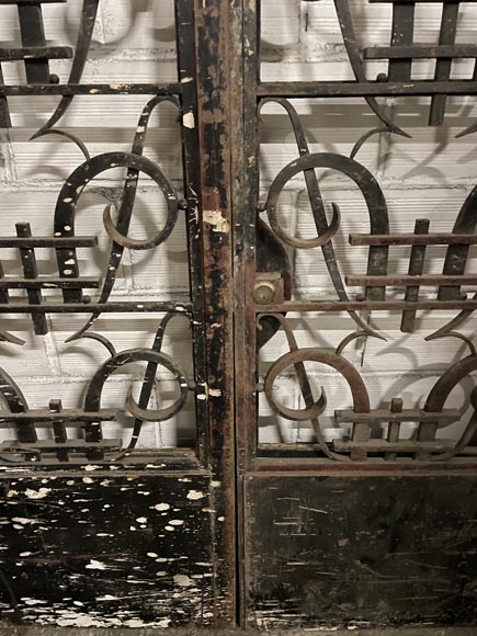 Double porte en fonte à décor géométrique-2