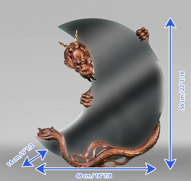 Maison MARNYHAC (attrib.), Miroir japonisant en croissant de lune décoré d’un dragon en bronze à patine brune-8