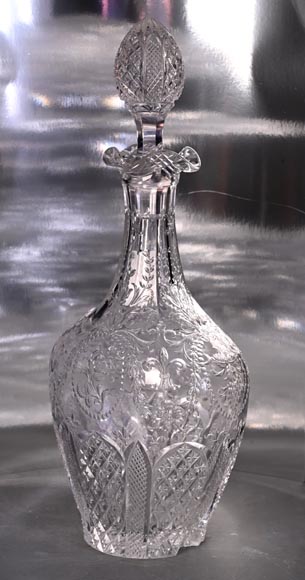 Paire de carafes à vin en cristal gravé, Cristallerie de Saint-Louis-1