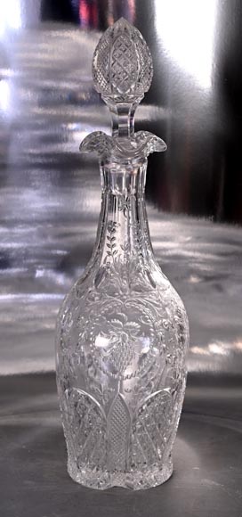 Paire de carafes à vin en cristal gravé, Cristallerie de Saint-Louis-2