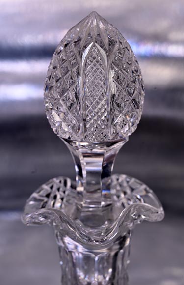 Paire de carafes à vin en cristal gravé, Cristallerie de Saint-Louis-5