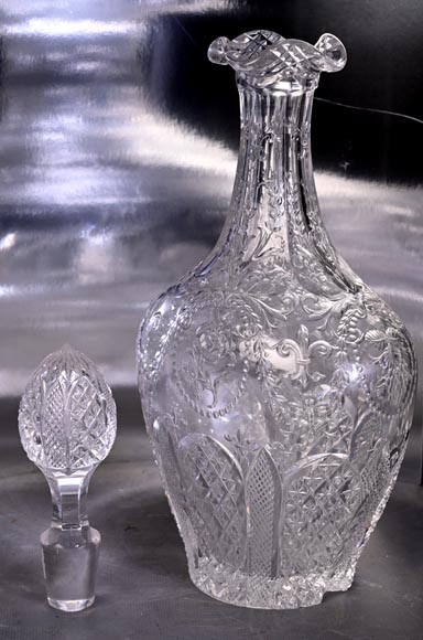 Paire de carafes à vin en cristal gravé, Cristallerie de Saint-Louis-12