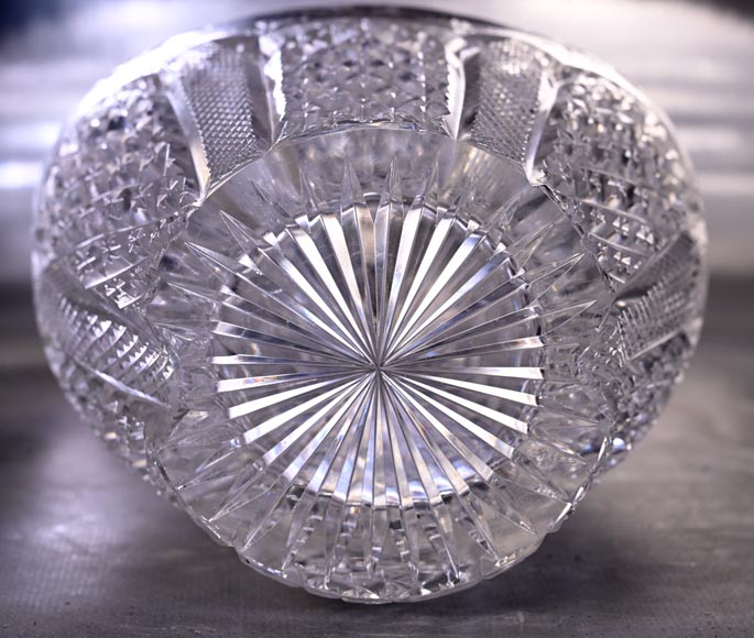 Paire de carafes à vin en cristal gravé, Cristallerie de Saint-Louis-13