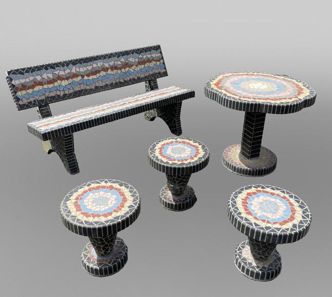 Salon de jardin composé d’une table, de trois tabourets et d’un banc ornés de carreaux de céramiques polychromes, années 1980-0