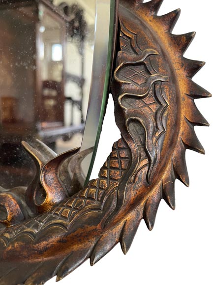 Gabriel VIARDOT (attribué à), Miroir japonisant en forme de croissant de lune orné de dragons en bronze-5