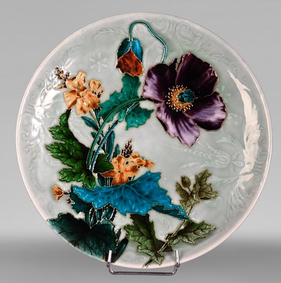 Théodore DECK, Plat d’ornement en céramique émaillée au décor de fleurs de pavot-0