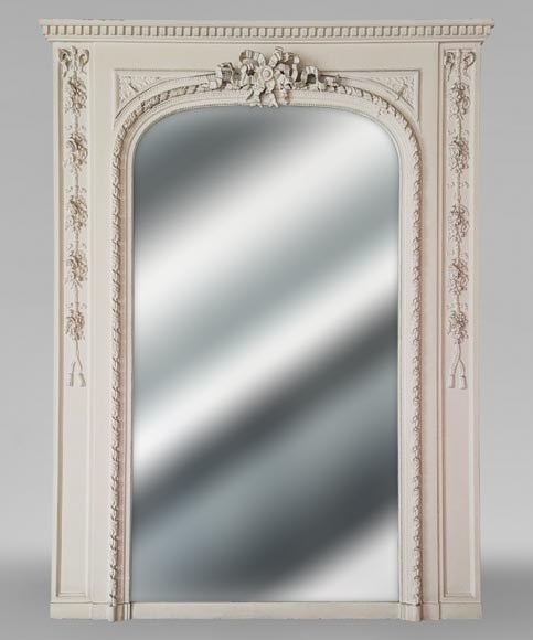 Trumeau de style Louis XVI au miroir arrondi et décoré d'un ruban-0