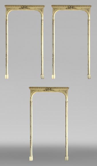 Ensemble de trois boîtes à rideaux en bois sculpté, époque Louis XVI-0