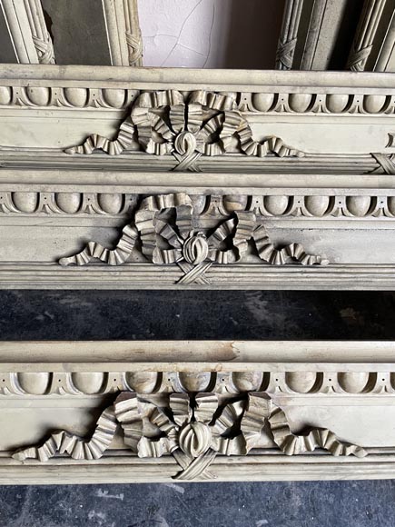 Ensemble de trois boîtes à rideaux en bois sculpté, époque Louis XVI-3