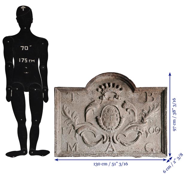 Importante plaque de cheminée en fonte au tournesol, datée 1709 Importante plaque de cheminée en fonte au tournesol, datée 1709-11