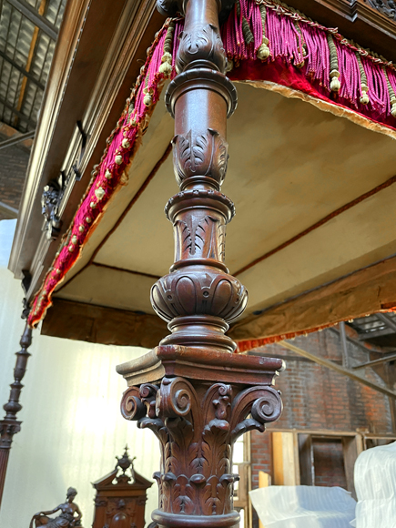 Jean-Paul MAZAROZ (1823-1900), lit à baldaquin néo-Renaissance en noyer sculpté Jean-Paul MAZAROZ (1823-1900), lit à baldaquin néo-Renaissance en noyer sculpté-6