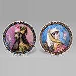 Balleroy & Cie (porcelaine) Joseph Albert Ponsin (peintre), Paire de plats d’ornement ornés des portraits d’un Assyrien et d’une Assyrienne