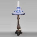 Lampe d'époque Napoléon III à l'abat-jour en verre gravé de style néo-grec