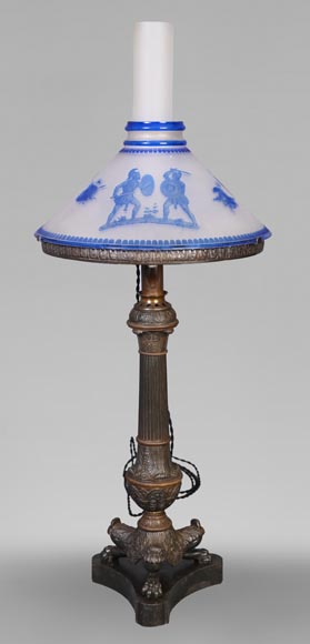 Lampe d'époque Napoléon III à l'abat-jour en verre gravé de style néo-grec-0