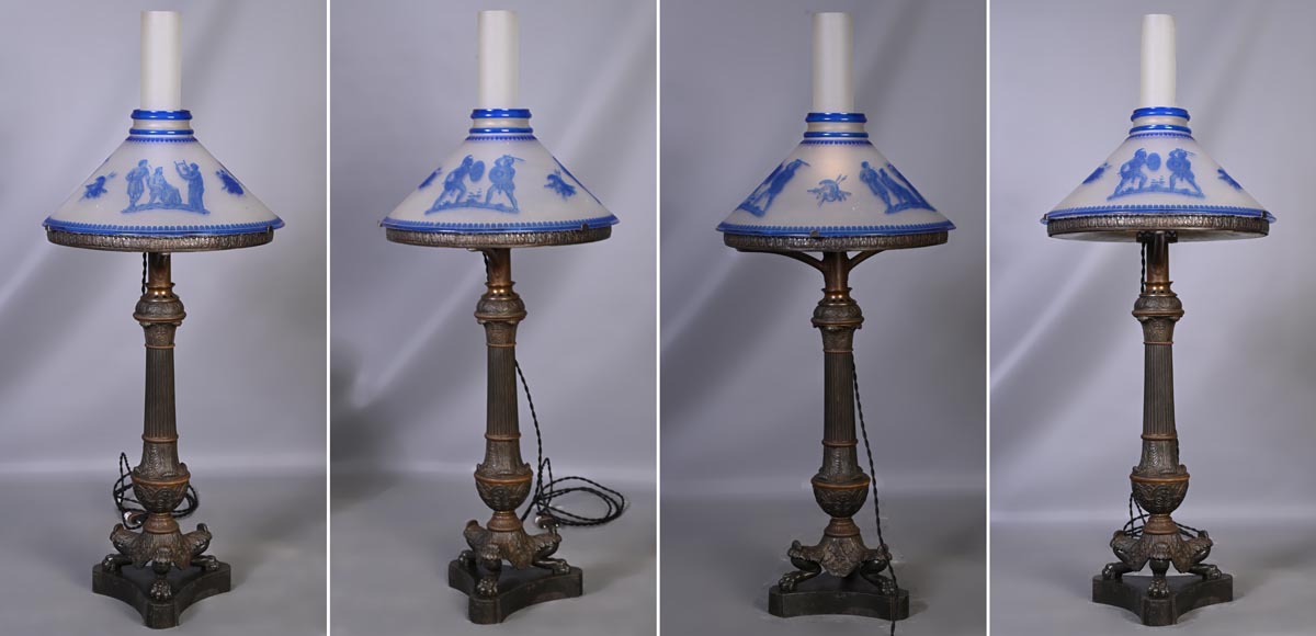 Lampe d'époque Napoléon III à l'abat-jour en verre gravé de style néo-grec-1