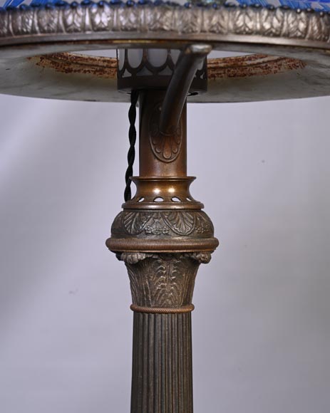 Lampe d'époque Napoléon III à l'abat-jour en verre gravé de style néo-grec-7