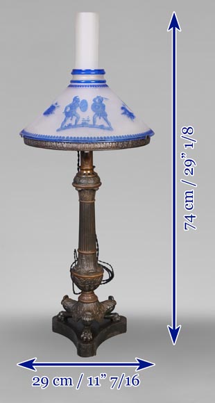 Lampe d'époque Napoléon III à l'abat-jour en verre gravé de style néo-grec-11