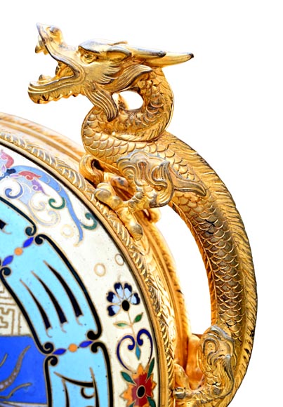 ESCALIER DE CRISTAL (d'après), pendule japonisante dite « Gong » en bronze doré et émail, aux éléphants et dragons-8