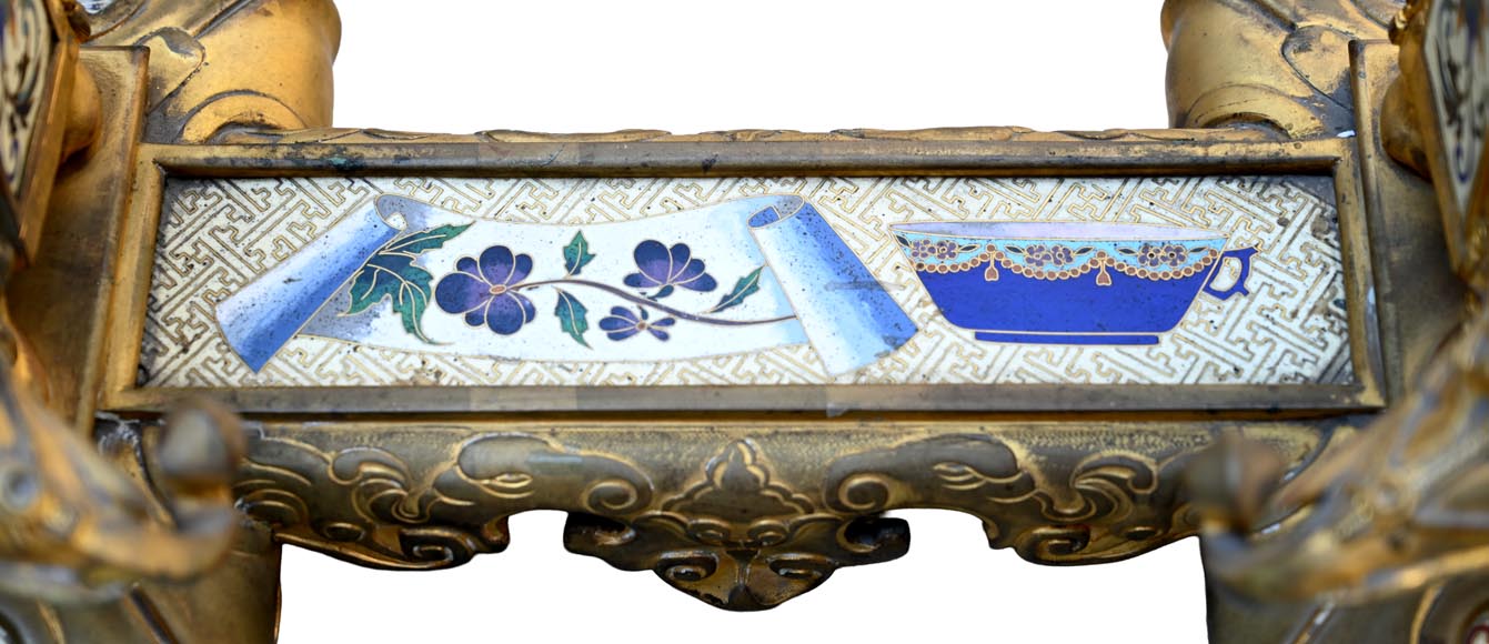 ESCALIER DE CRISTAL (d'après), pendule japonisante dite « Gong » en bronze doré et émail, aux éléphants et dragons-12