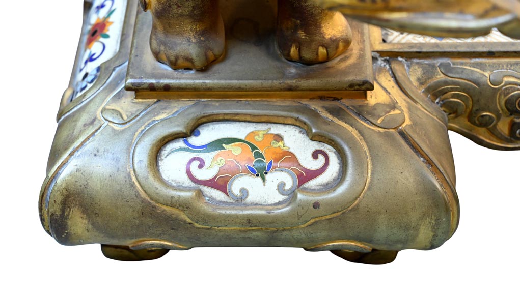 ESCALIER DE CRISTAL (d'après), pendule japonisante dite « Gong » en bronze doré et émail, aux éléphants et dragons-17