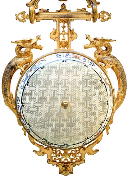 ESCALIER DE CRISTAL (d'après), pendule japonisante dite « Gong » en bronze doré et émail, aux éléphants et dragons-20