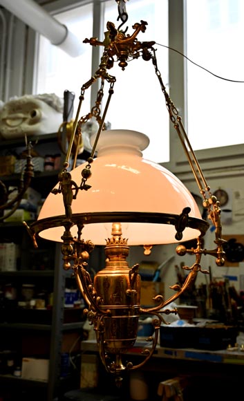 Lustre égyptomania en bronze doré, verre opalin-12