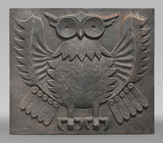 Plaque de cheminée Art déco signée Lucas, ornée d'un hibou-0