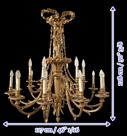 Lustre en bronze doré à dix-huit lumières de style Louis XVI à couronne de roses et nœud de ruban Lustre en bronze doré à dix-huit lumières de style Louis XVI à couronne de roses et nœud de ruban-11