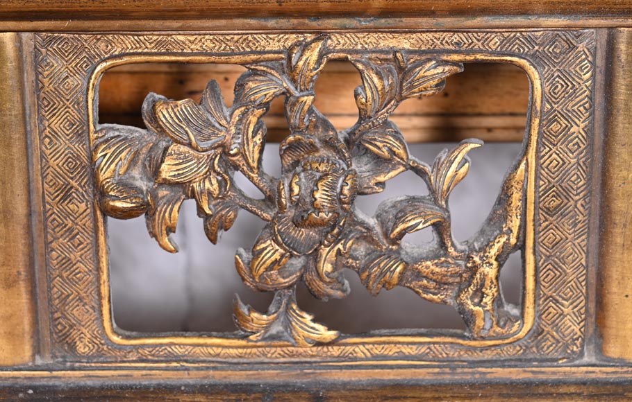 Maison MARNYHAC (attrib.) – Miroir en bronze doré ajouré, décor de style vietnamien-7