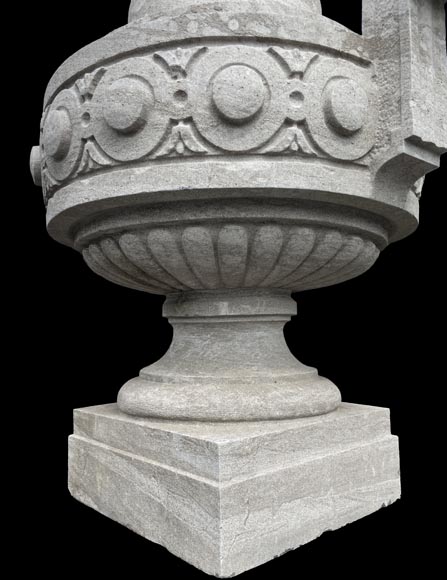 Grand vase de jardin en pierre de Soignies sculptée, style Louis XVI Grand vase de jardin en pierre de Soignies sculptée, style Louis XVI-5
