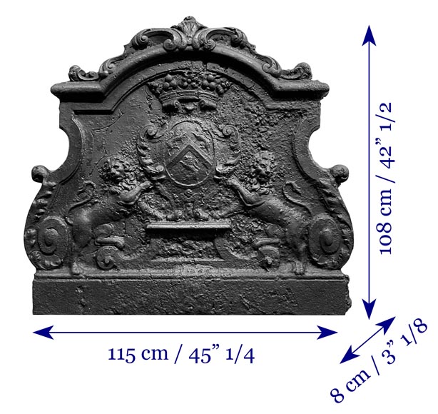 Plaque de cheminée armoriée et décorée de lions-8