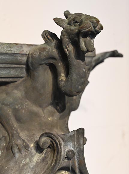 J. SERRE, Paire de cariatides en bronze représentant Bellone-3