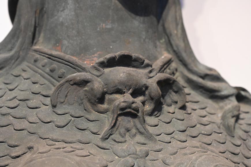 J. SERRE, Paire de cariatides en bronze représentant Bellone-7