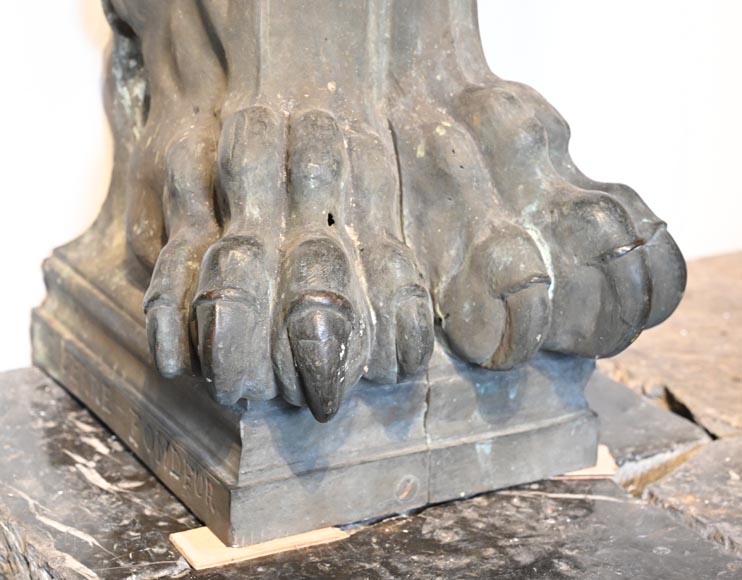 J. SERRE, Paire de cariatides en bronze représentant Bellone-11