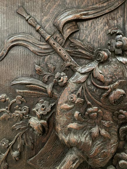 Trumeau en bois sculpté à décor de cornemuse-3