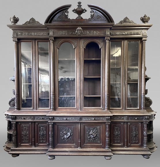 Grand buffet en chêne sculpté, style Napoléon III-0