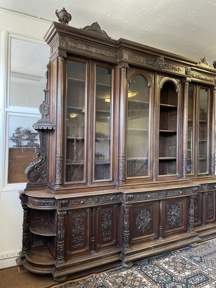 Grand buffet en chêne sculpté, style Napoléon III-2