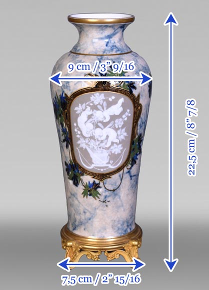 Taxile DOAT – vase en porcelaine émaillée à décor d’Amours jardiniers-9