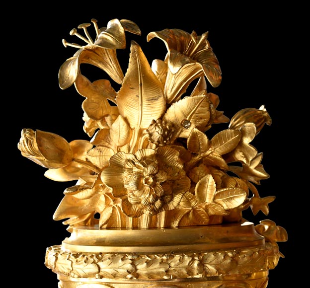 MARQUIS Louis-Auguste, Garniture de cheminée de style Louis XVI en bronze doré et scagliola-16