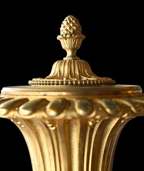 MARQUIS Louis-Auguste, Garniture de cheminée de style Louis XVI en bronze doré et scagliola-19