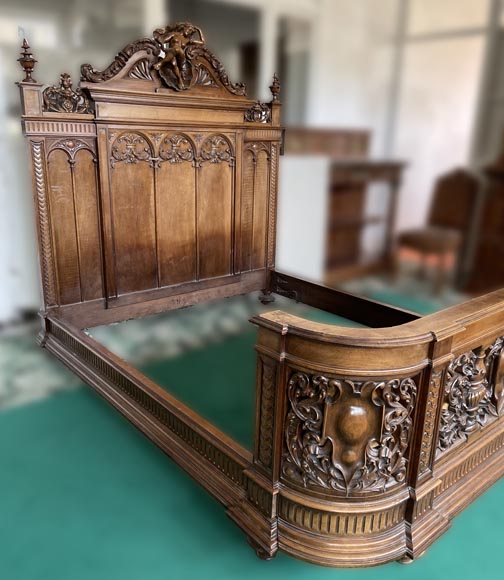 Louis MALARD, chambre à coucher en noyer sculpté-2