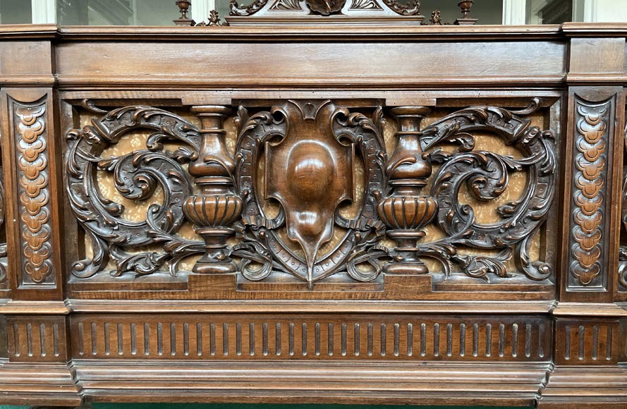 Louis MALARD, chambre à coucher en noyer sculpté-3