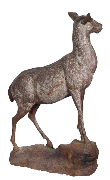 Statue en fonte d’une biche, XIXe siècle-3