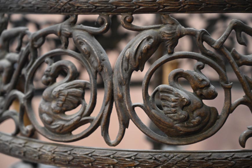 Lustre néo-Renaissance en bronze avec des monstres-4