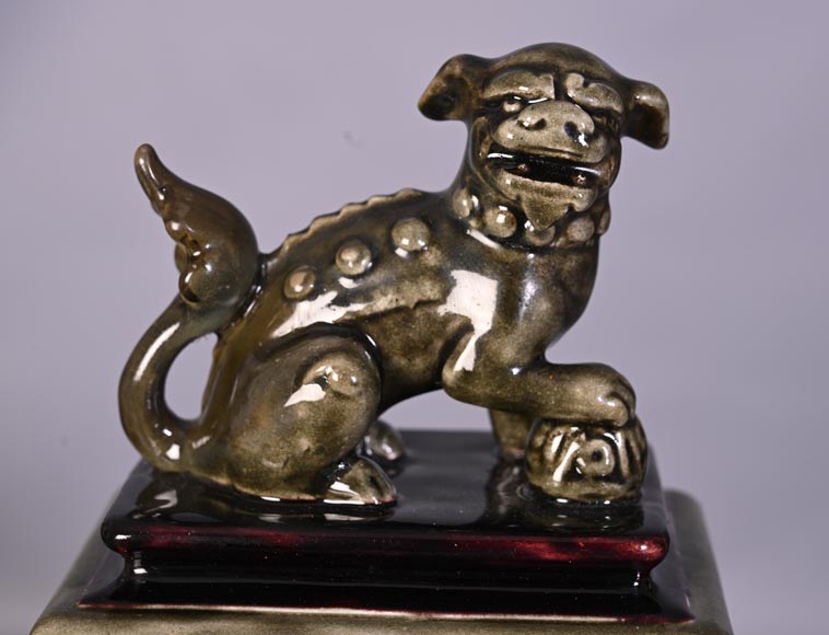 Jules VIEILLARD – Pendule au chien de Fô en faïence polychrome-1