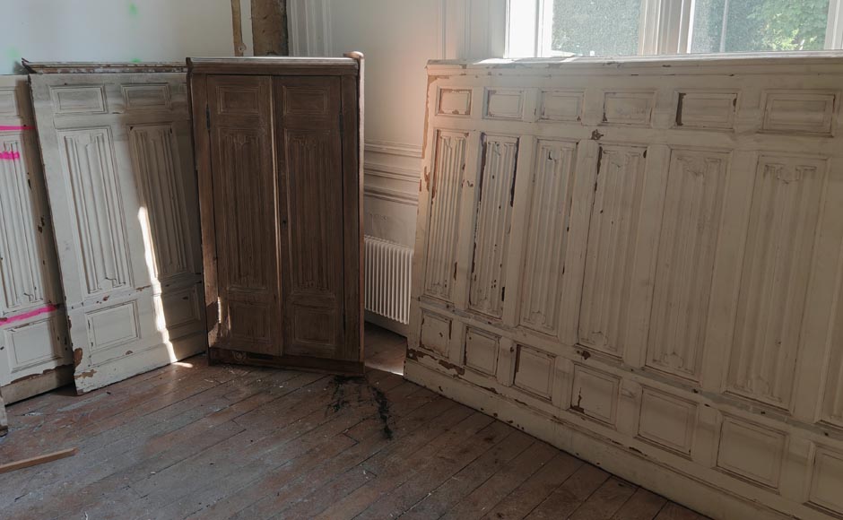 Boiserie de soubassement de style néogothique en chêne à décor de plis de serviette, environ 7 mètres linéaires Boiserie de soubassement de style néogothique en chêne à décor de plis de serviette, environ 7 mètres linéaires-2