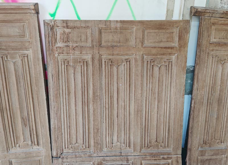 Boiserie de soubassement de style néogothique en chêne à décor de plis de serviette, environ 7 mètres linéaires Boiserie de soubassement de style néogothique en chêne à décor de plis de serviette, environ 7 mètres linéaires-3
