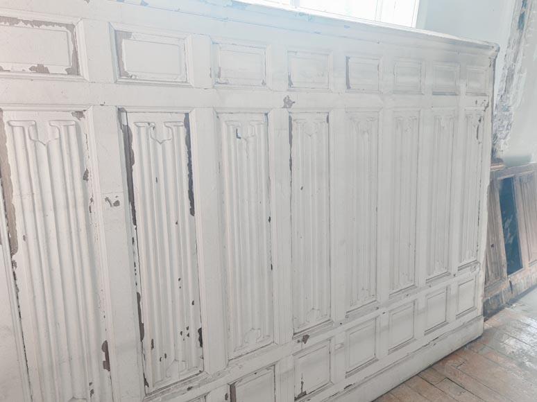 Boiserie de soubassement de style néogothique en chêne à décor de plis de serviette, environ 7 mètres linéaires Boiserie de soubassement de style néogothique en chêne à décor de plis de serviette, environ 7 mètres linéaires-5