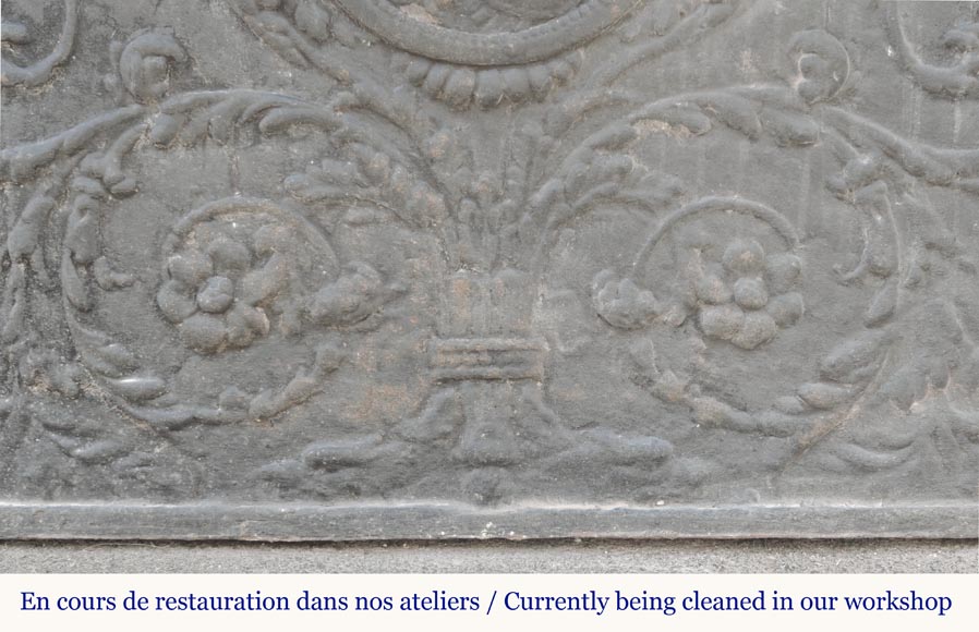 Plaque de cheminée style Louis XVI à décor mythologique-4