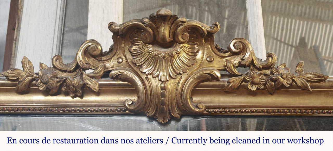 Trumeau de style Napoléon III doré, décoré d'une coquille-1